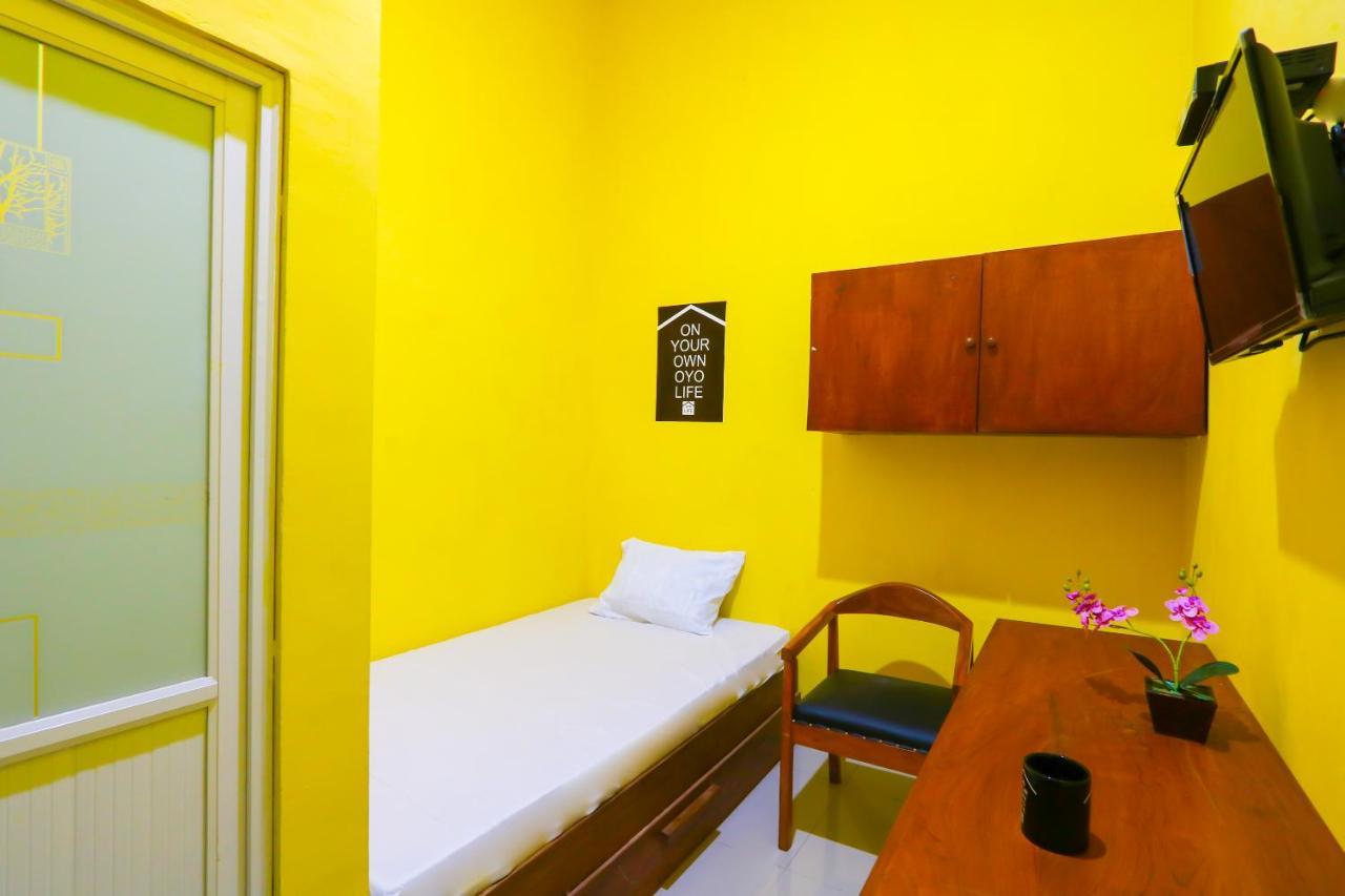 Oyo Life 3064 Mahameru Kost Putra Jember Exterior photo