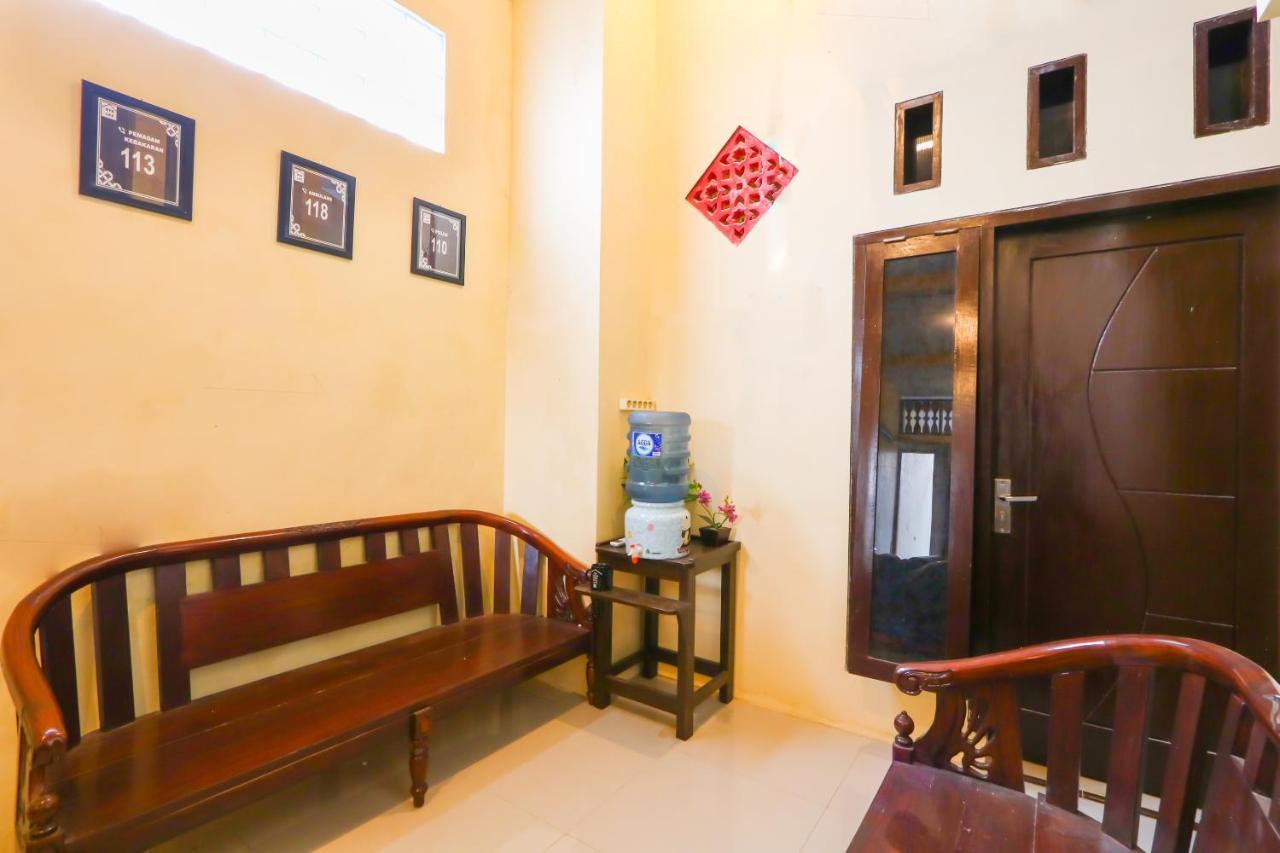 Oyo Life 3064 Mahameru Kost Putra Jember Exterior photo